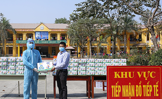 45.000 hộp sữa và quà tặng được Vinamilk kịp thời gửi đến các trẻ em đang cách ly